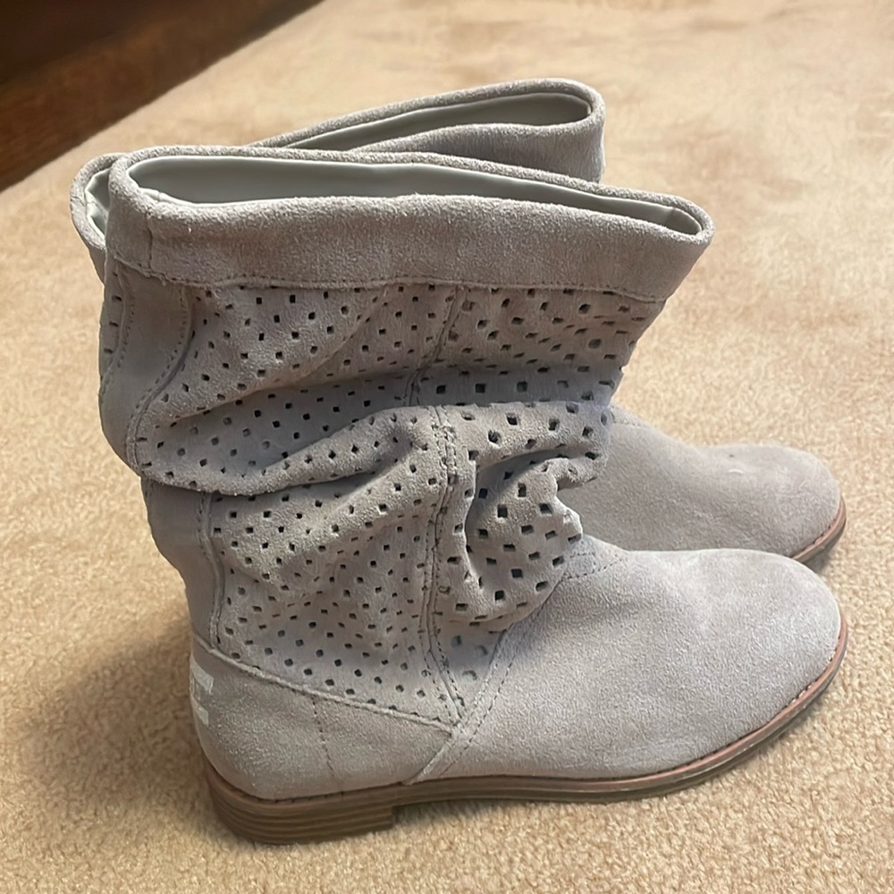 Tom’s boots